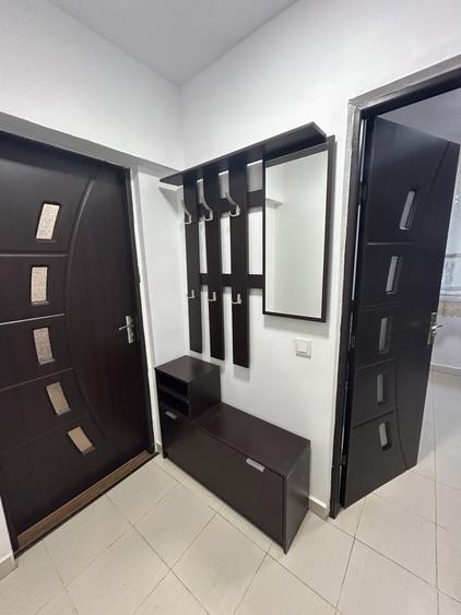 Apartament cu 2 camere semidecomandat în Berceni