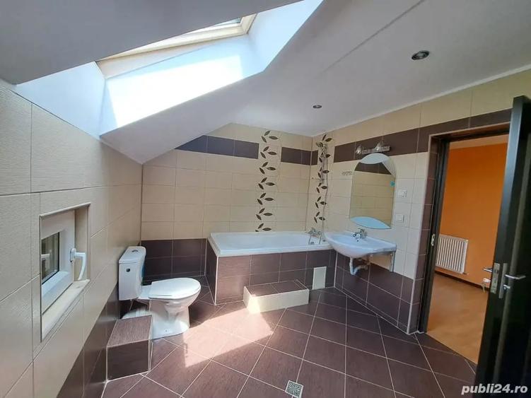 Casă cu 5 camere cu Teren 1040 Mp în Unirii