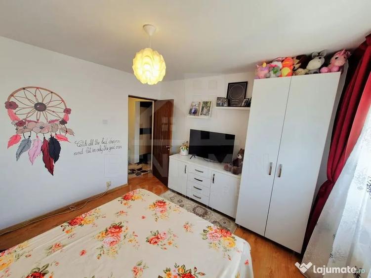 Apartament cu 2 camere semidecomandat în Craiovița Nouă