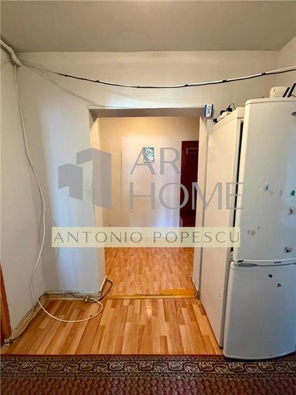Apartament cu 4 camere decomandat în Malu Roșu