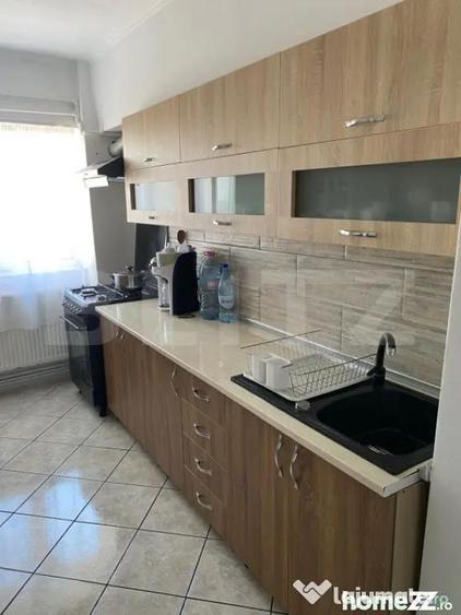 Apartament cu 3 camere decomandat în Soarelui