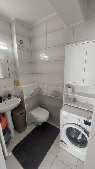 Inchiriez apartament 3 camere - 1