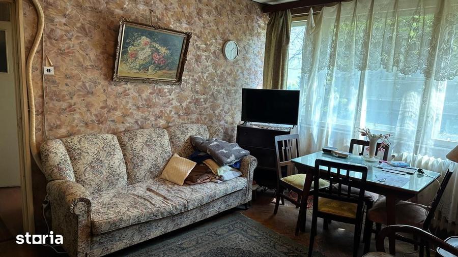 Apartament cu 3 camere semidecomandat în Iancului