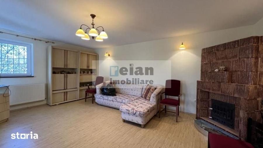 Casă cu 7 camere cu Teren 1356 Mp în Predeal
