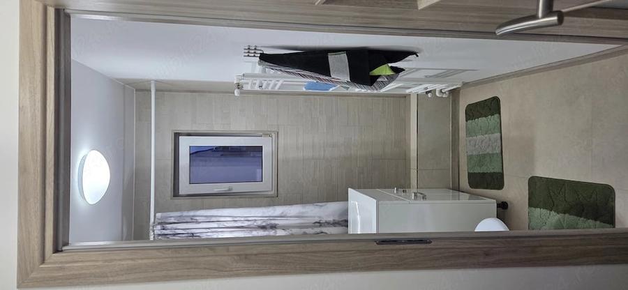 Apartament cu 3 camere semidecomandat în Central