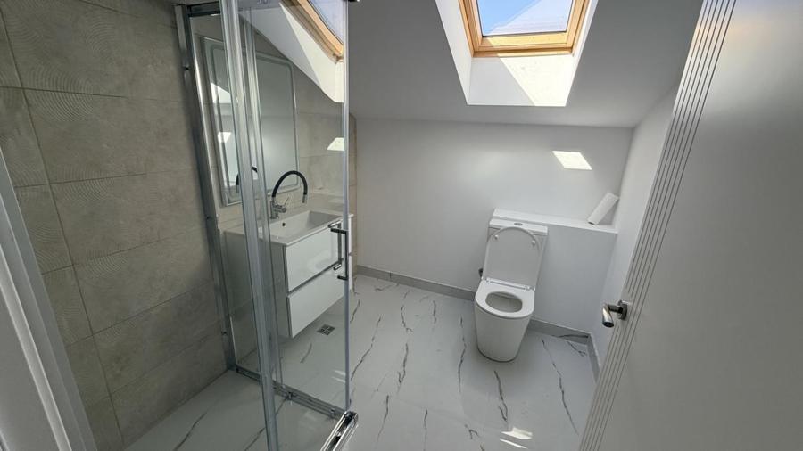 Casă cu 5 camere cu Teren 300 Mp în Tineretului