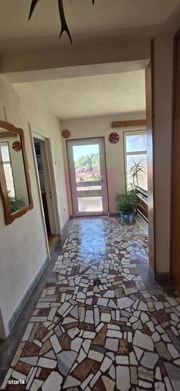 Casă cu 4 camere în Central