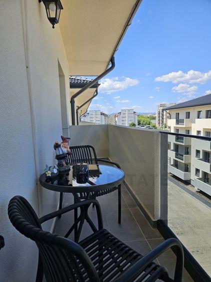 Apartament cu 3 camere semidecomandat, mobilat în Șelimbăr