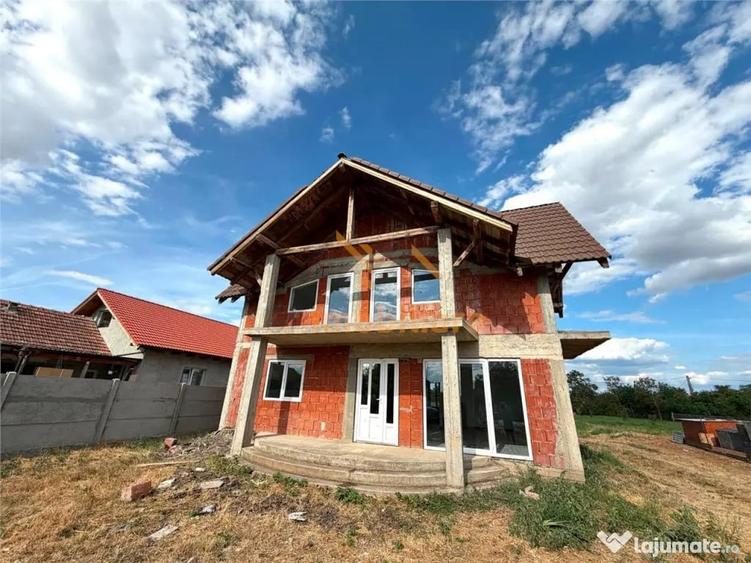 Casă cu 4 camere cu Teren 1439 Mp în Inand