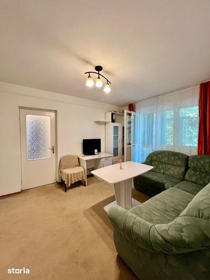 Apartament cu 3 camere semidecomandat în Gară