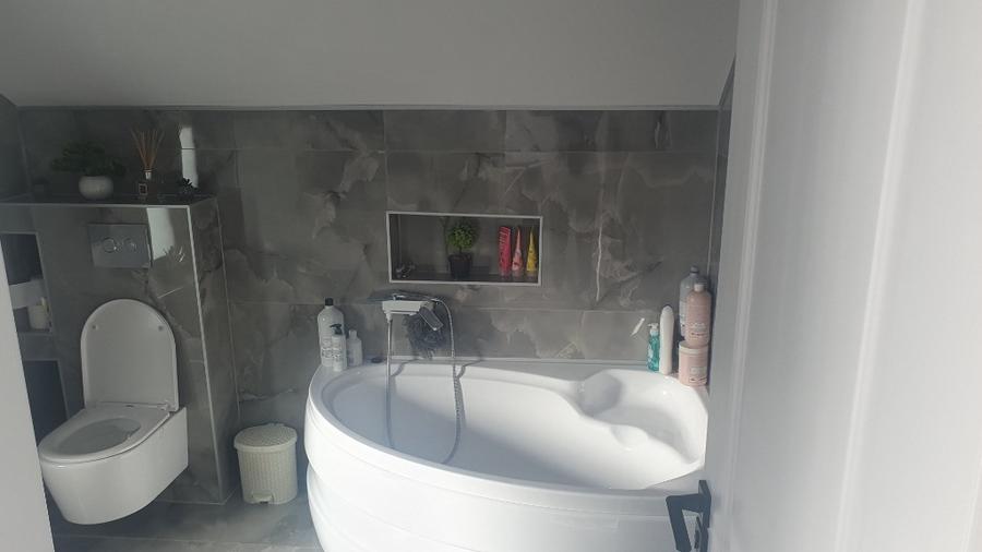 Casă cu 5 camere cu Teren 929 Mp în Central