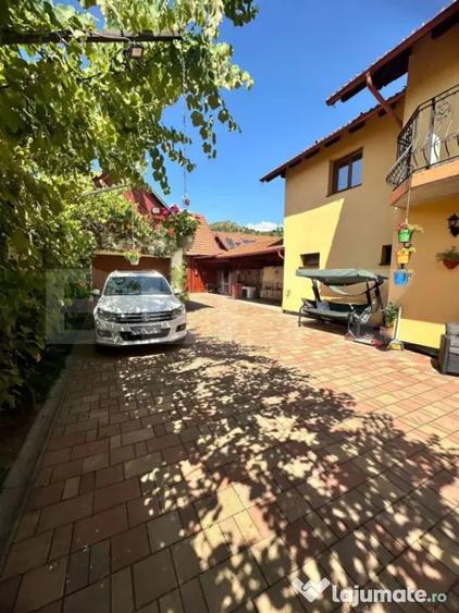 Casă cu 5 camere cu Teren 566 Mp în Feldioara