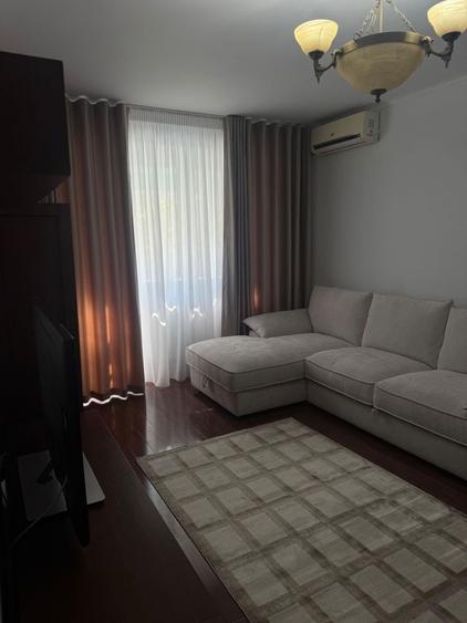Apartament cu 3 camere decomandat, mobilat în Tei
