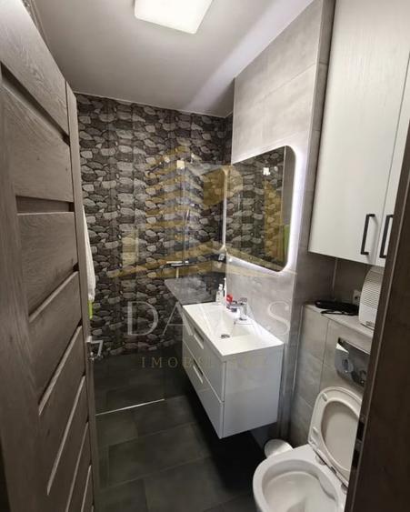 Apartament cu 3 camere semidecomandat, mobilat în Semicentral