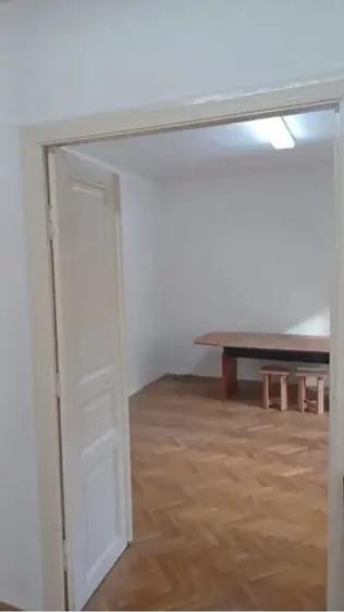 Casă cu 3 camere cu Teren 180 Mp în Central