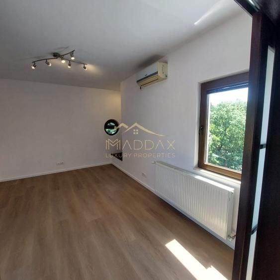 Apartament cu 5 camere decomandat în Kiseleff