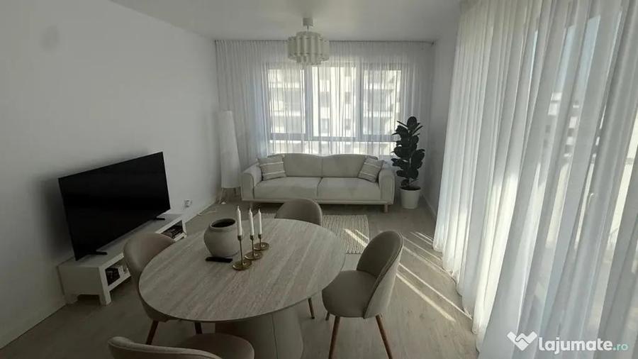 Apartament cu 3 camere decomandat în Băneasa