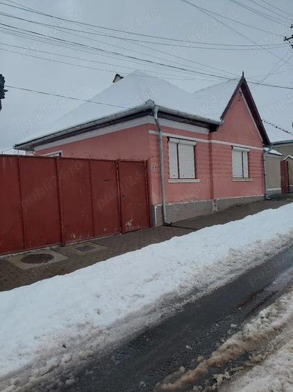 Casă cu 3 camere cu Teren 1106 Mp în Central