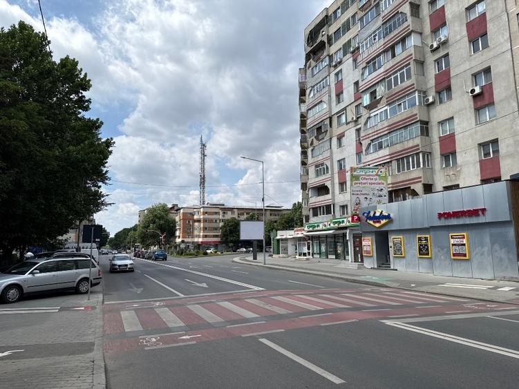 Apartament cu 5 camere semidecomandat, mobilat în Central