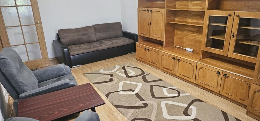 Apartament cu 2 camere decomandat, mobilat în Piața Centrală