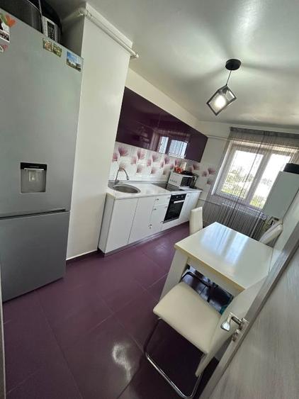 Apartament cu 3 camere, mobilat în Km 4-5