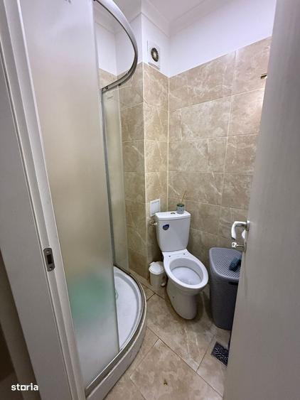 Apartament cu 3 camere semidecomandat în Tineretului