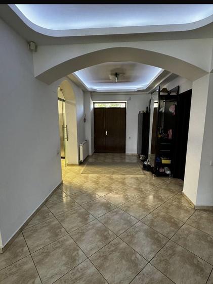 Casă cu 4 camere în Afumați
