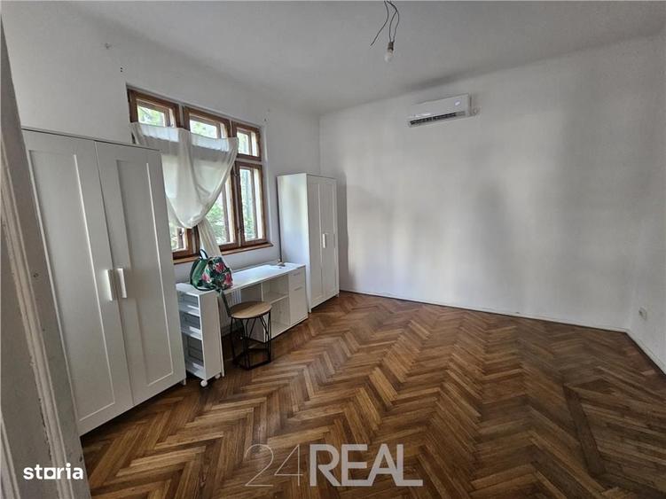Casă cu 4 camere în Splaiul Unirii