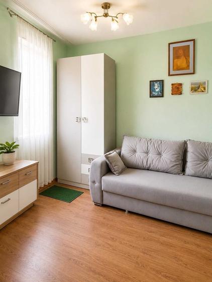 Apartament cu 3 camere semidecomandat în Boldești