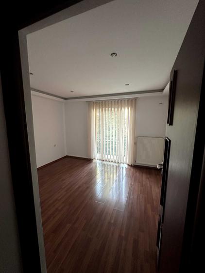 Casă cu 4 camere cu Teren 400 Mp în Central