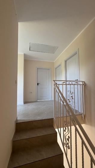 Duplex cu 4 camere cu Canalizare în Est