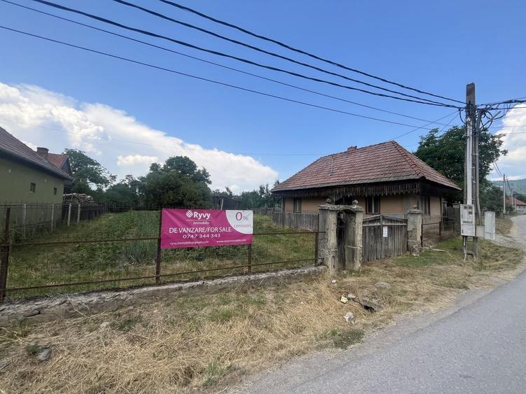 Casă individuală cu 2 camere cu Canalizare în Păpăuți