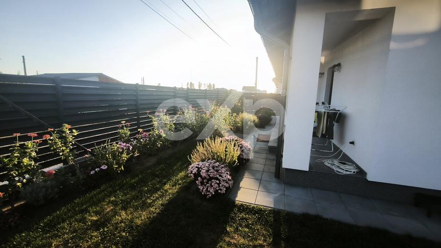Casă individuală cu 3 camere cu Canalizare în Bradu
