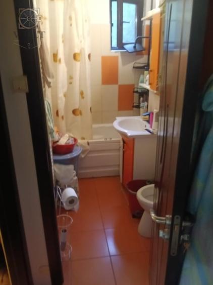 Apartament cu 3 camere semidecomandat, mobilat în Titan