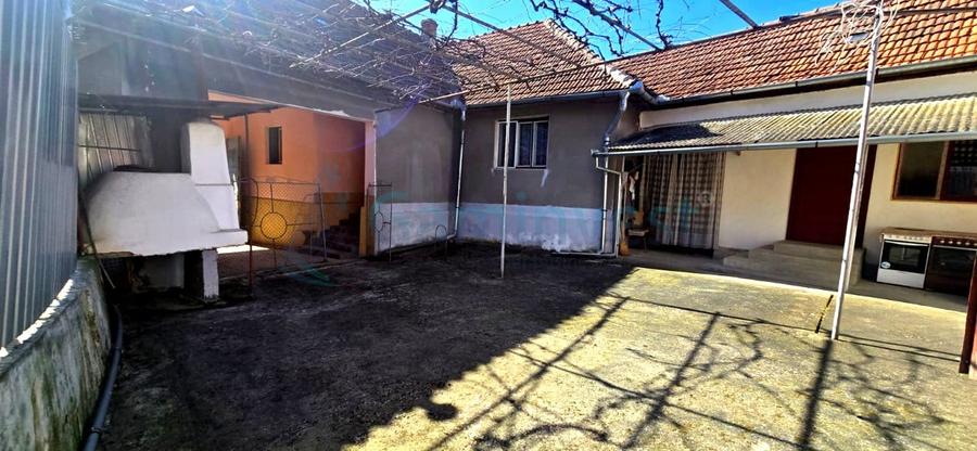 Casă individuală cu 4 camere cu Canalizare în Coșdeni