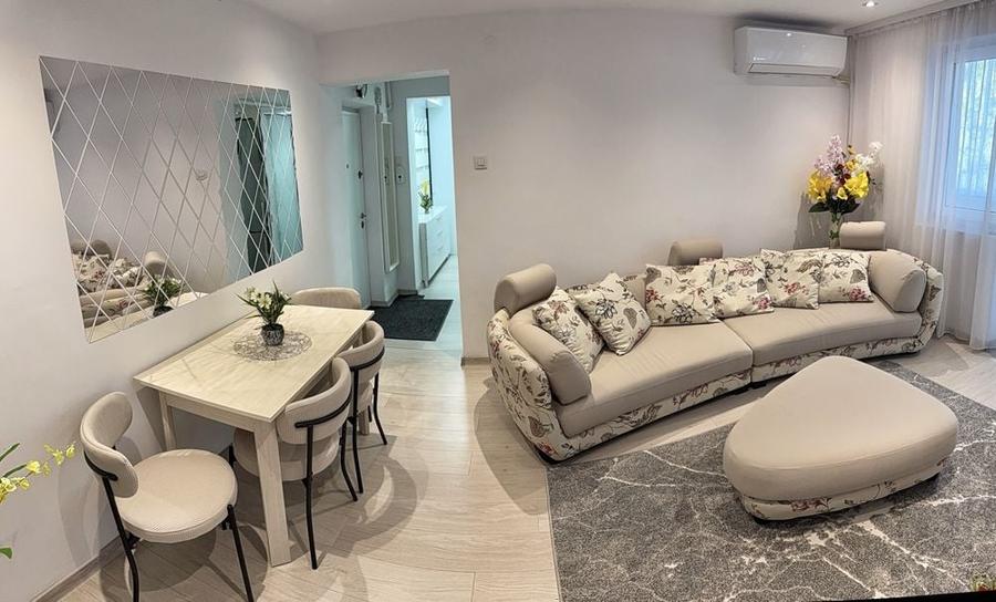 Apartament cu 3 camere decomandat în Exterior Vest