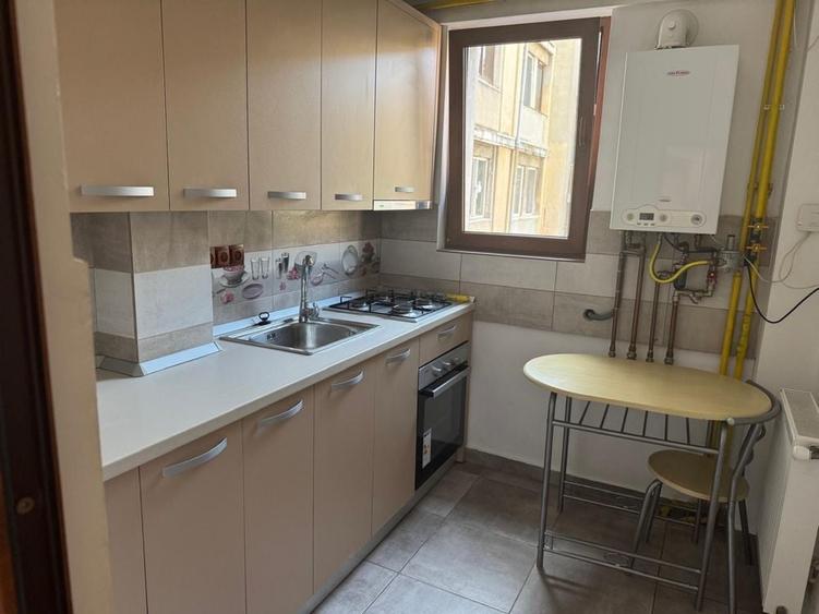 Apartament cu 2 camere decomandat în Tribunal
