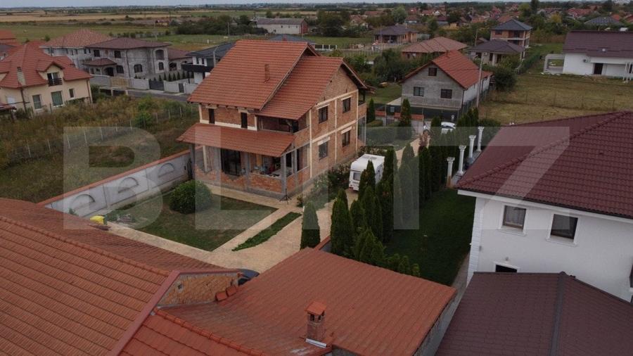 Casă individuală cu 6 camere cu Canalizare în Vetiș