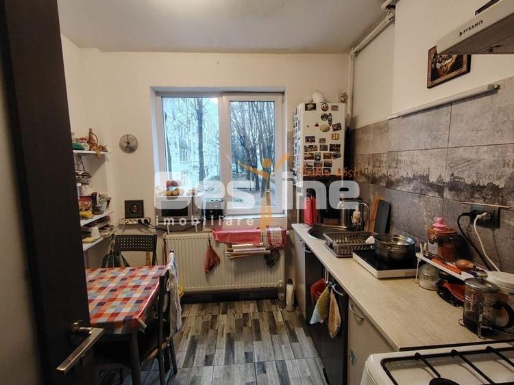Apartament cu 3 camere semidecomandat, mobilat în Nord
