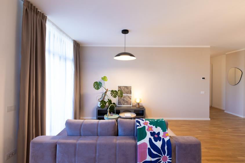 Apartament cu 2 camere semidecomandat, mobilat în Central