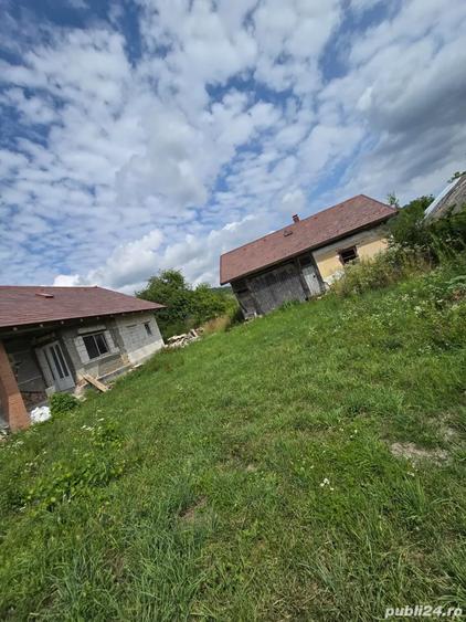 Casă cu 2 camere cu Teren 30000 Mp în Valea Leșului