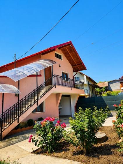 Casă cu 4 camere în Exterior Vest