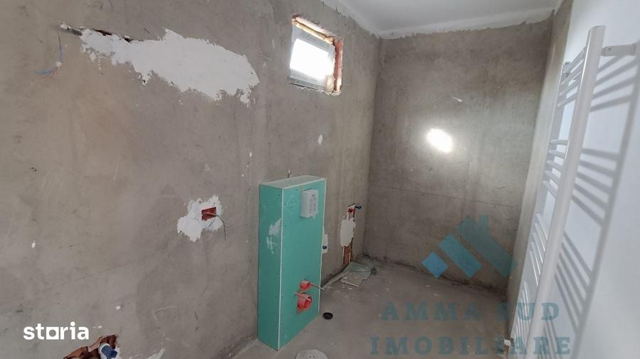 Casă cu 4 camere cu Teren 539 Mp în Glina