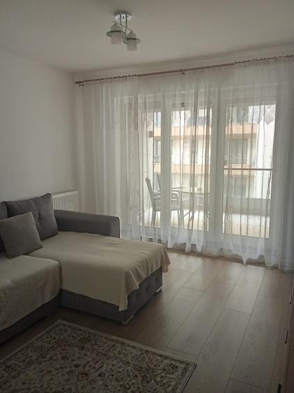 Apartament cu 2 camere decomandat în Tractorul