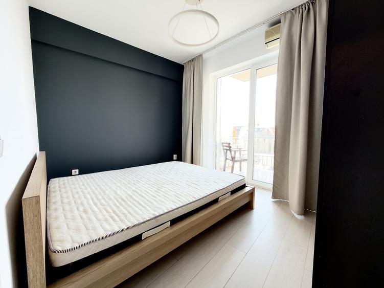 Apartament cu 3 camere semidecomandat, mobilat în P-ța Romană