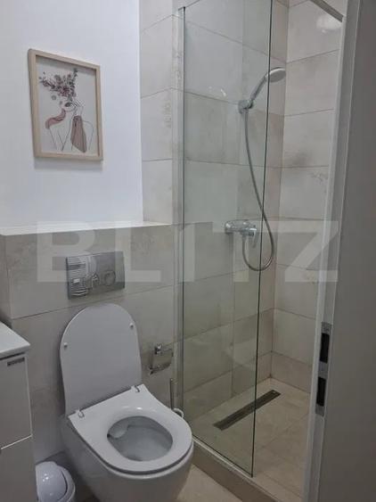 Apartament cu 3 camere decomandat, mobilat în Tudor