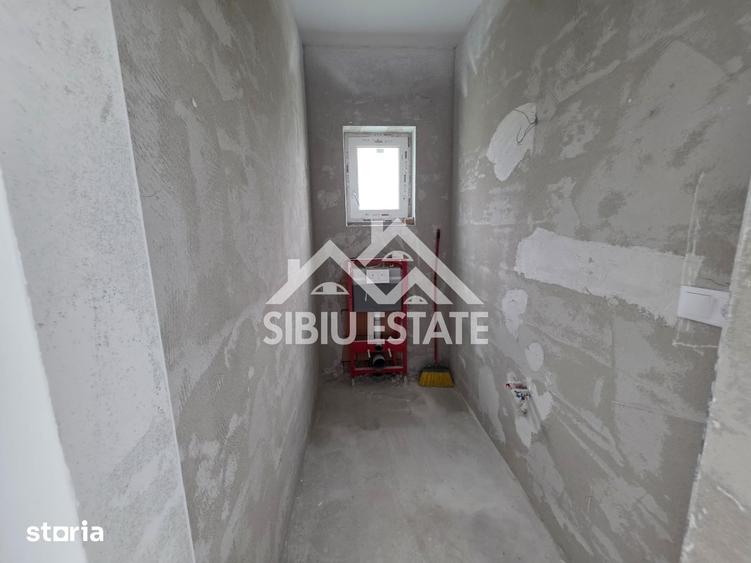 Casă cu 5 camere cu Teren 486 Mp în Cristian
