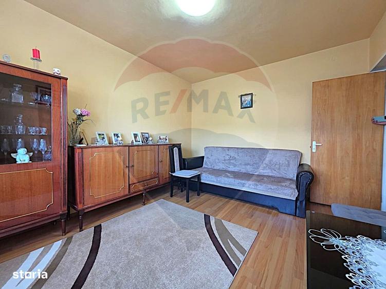 Apartament cu 3 camere decomandat în Vitrometan
