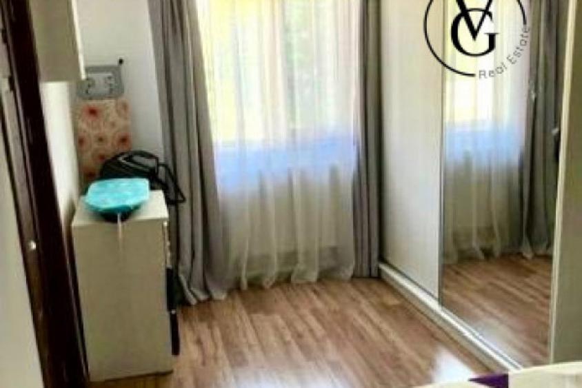Apartament cu 3 camere semidecomandat, mobilat în Tomis Nord