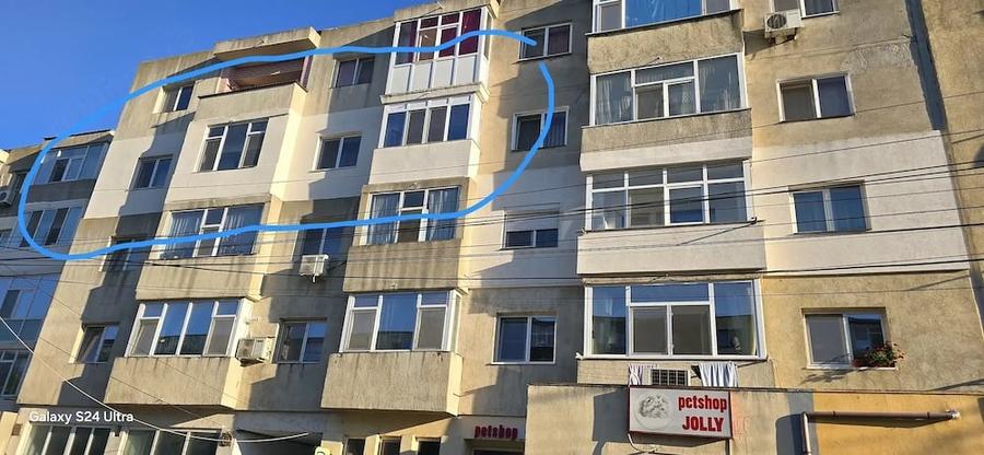 Apartament cu 4 camere semidecomandat în Central